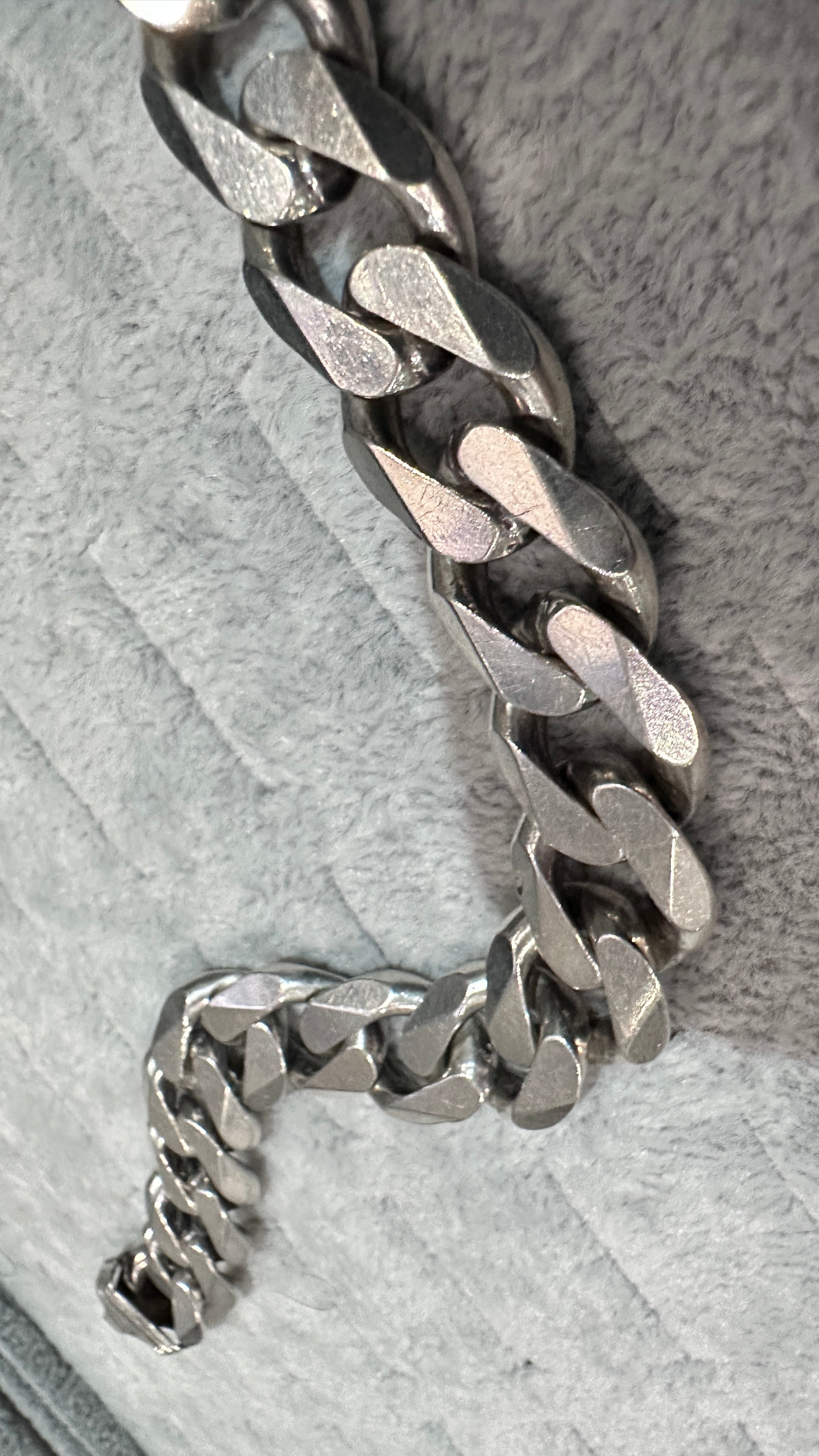 Curb bracelet 9” 15m
