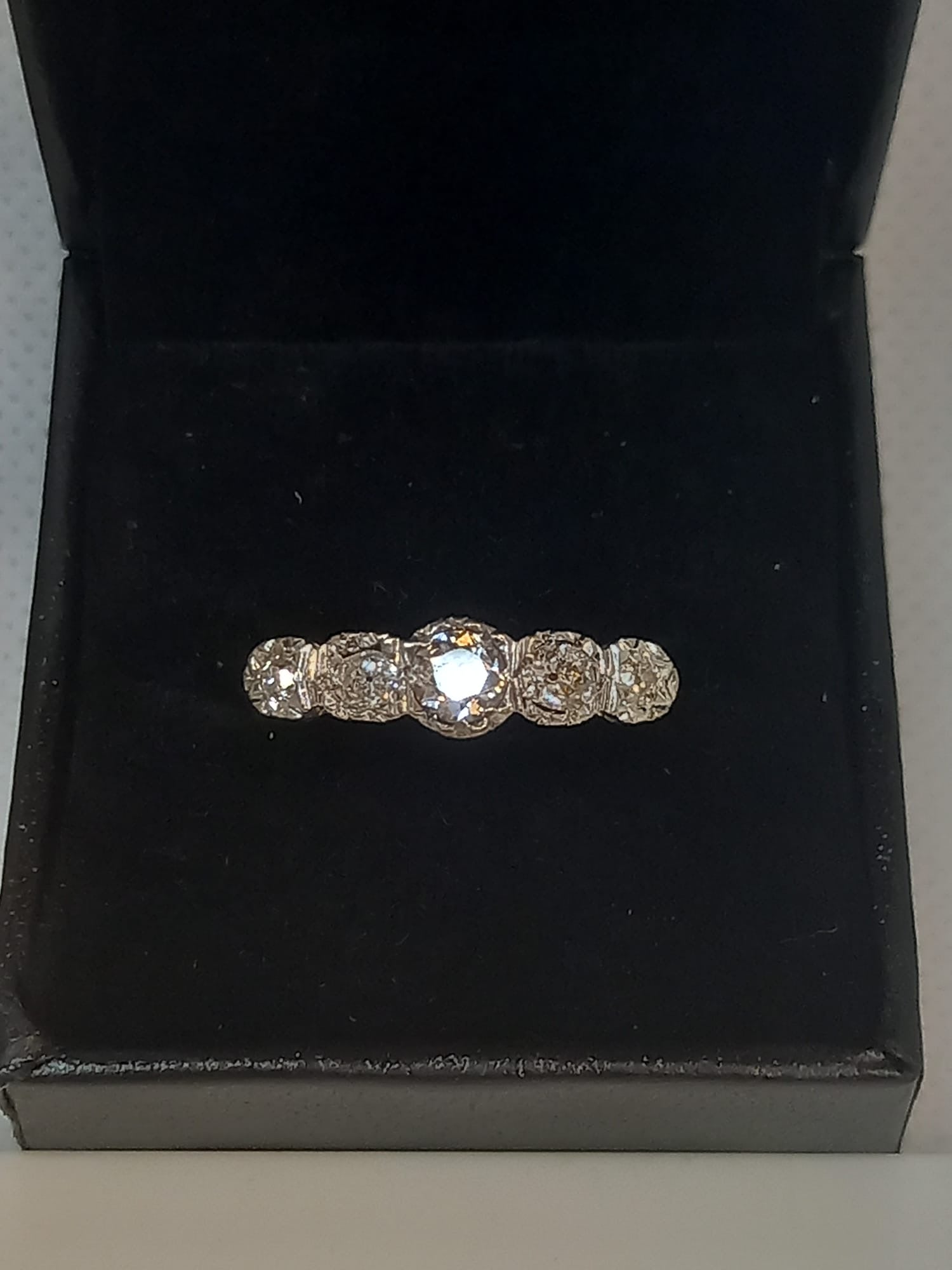 18k white gold diamond ring natural