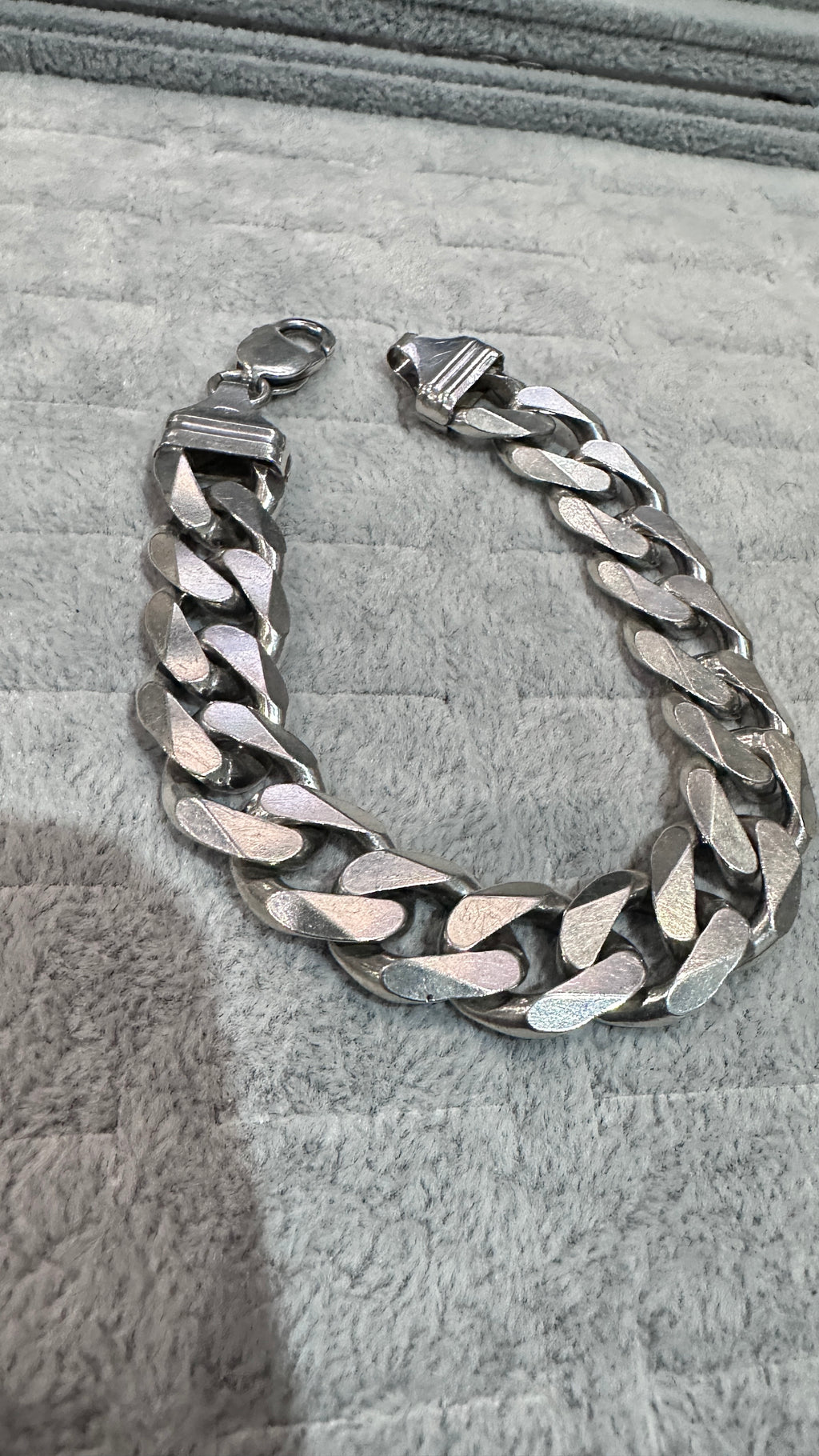 Curb bracelet 9” 15m