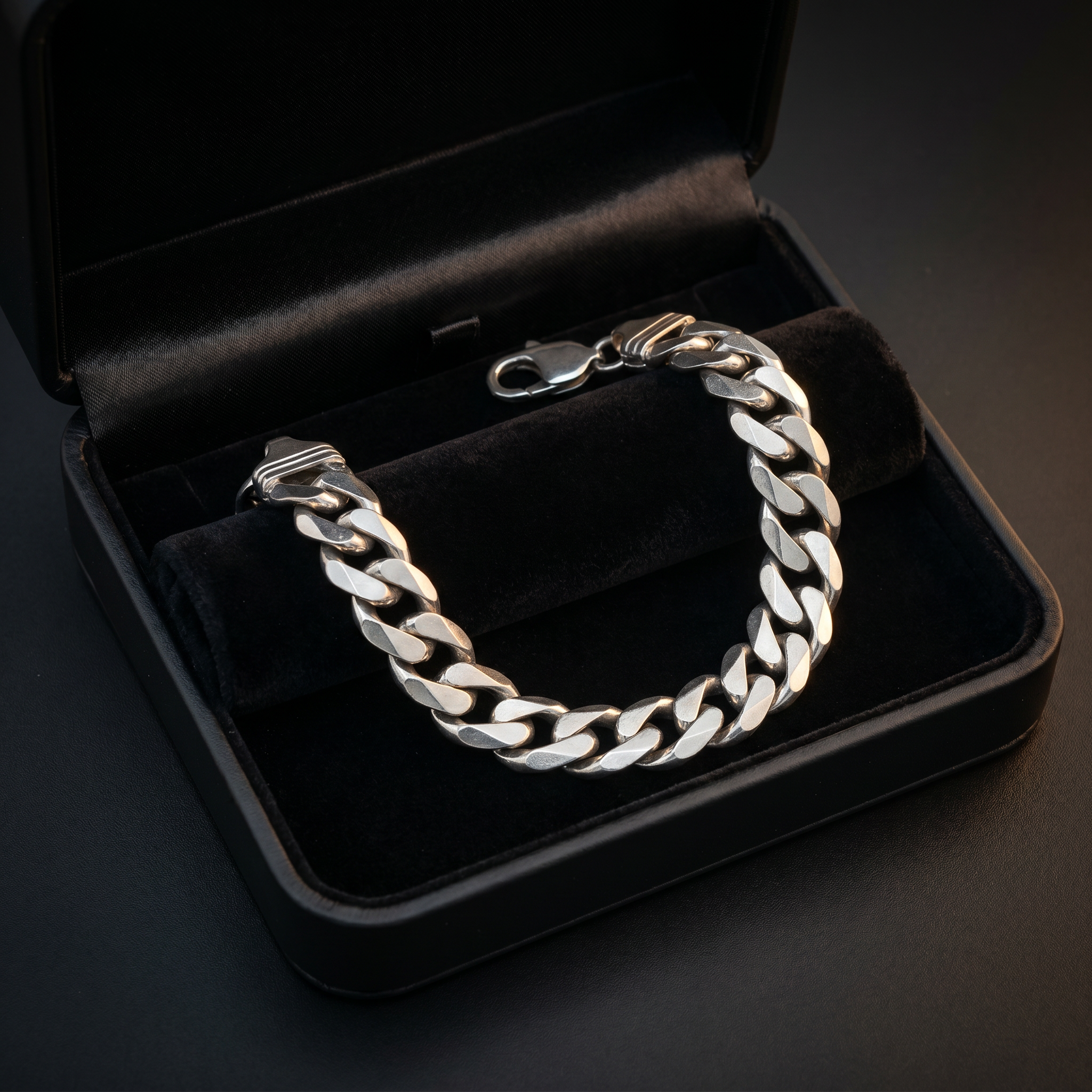 Curb bracelet 9” 15m